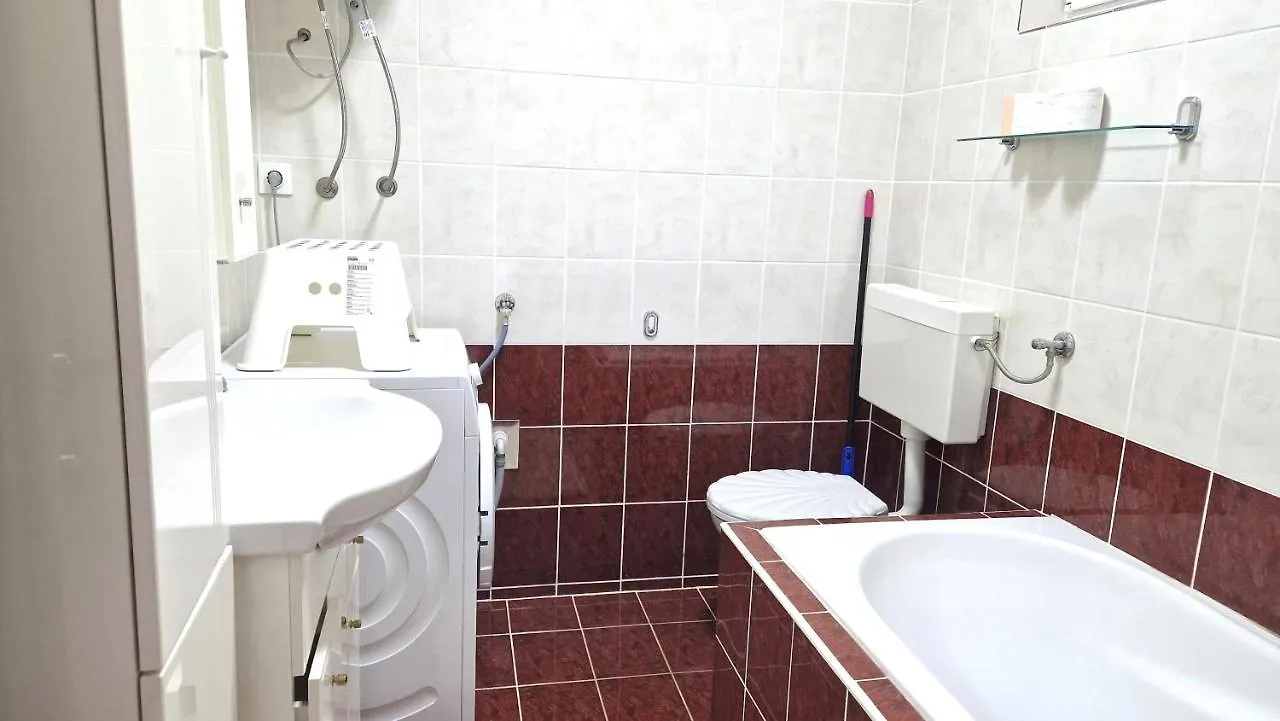 Apartment Lana 克尔克