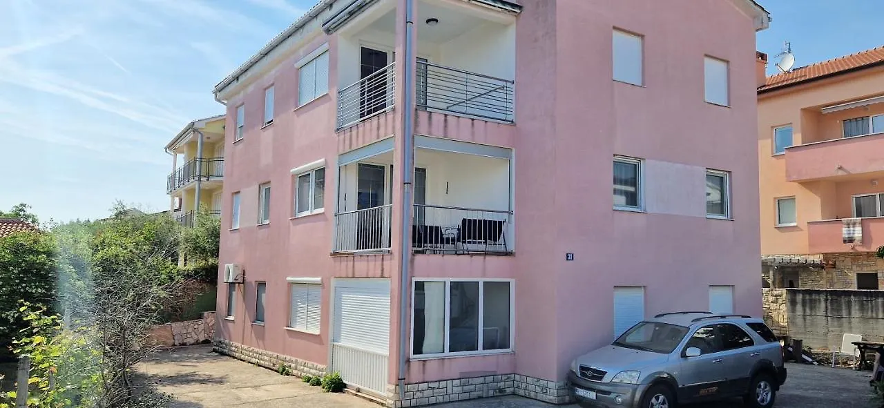 Apartment Lana 克尔克