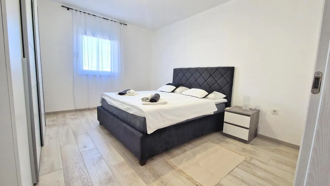 Apartment Lana 克尔克